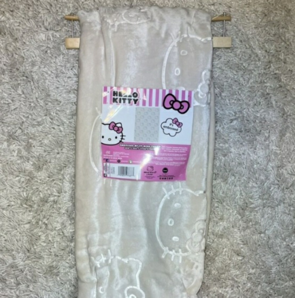 hello kitty blanket/throw - Picture 2 of 2